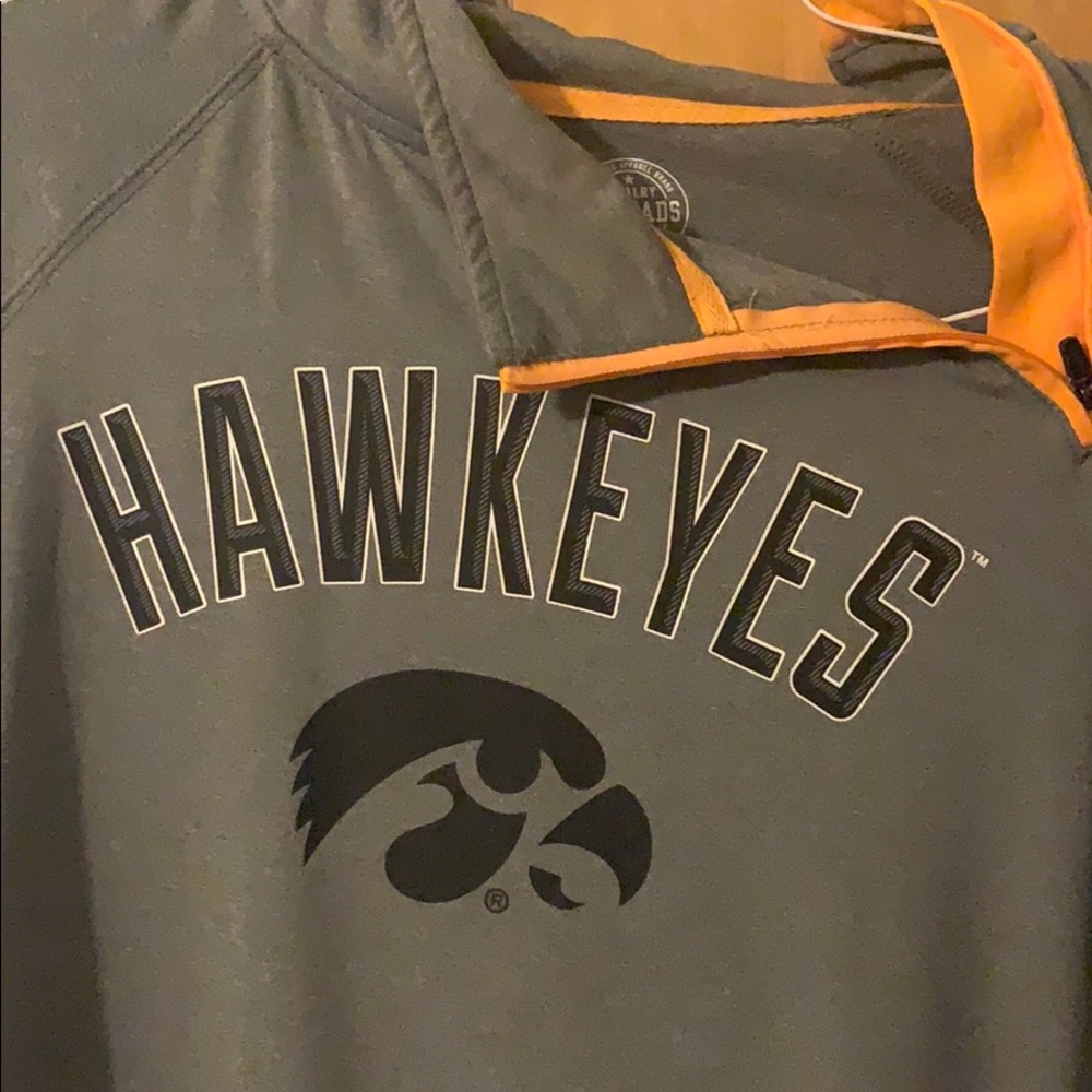 Iowa Hawkeye pullover - Picture 2 of 3